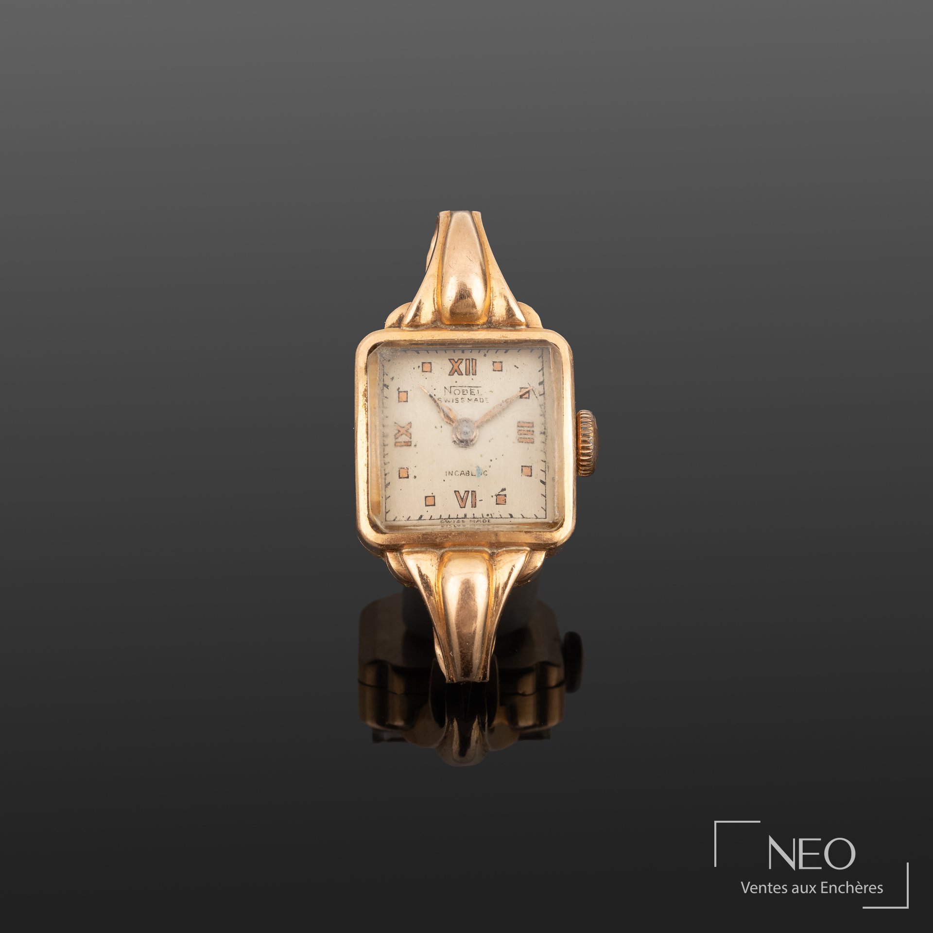 Montre NODEL carrée en or jaune 18K