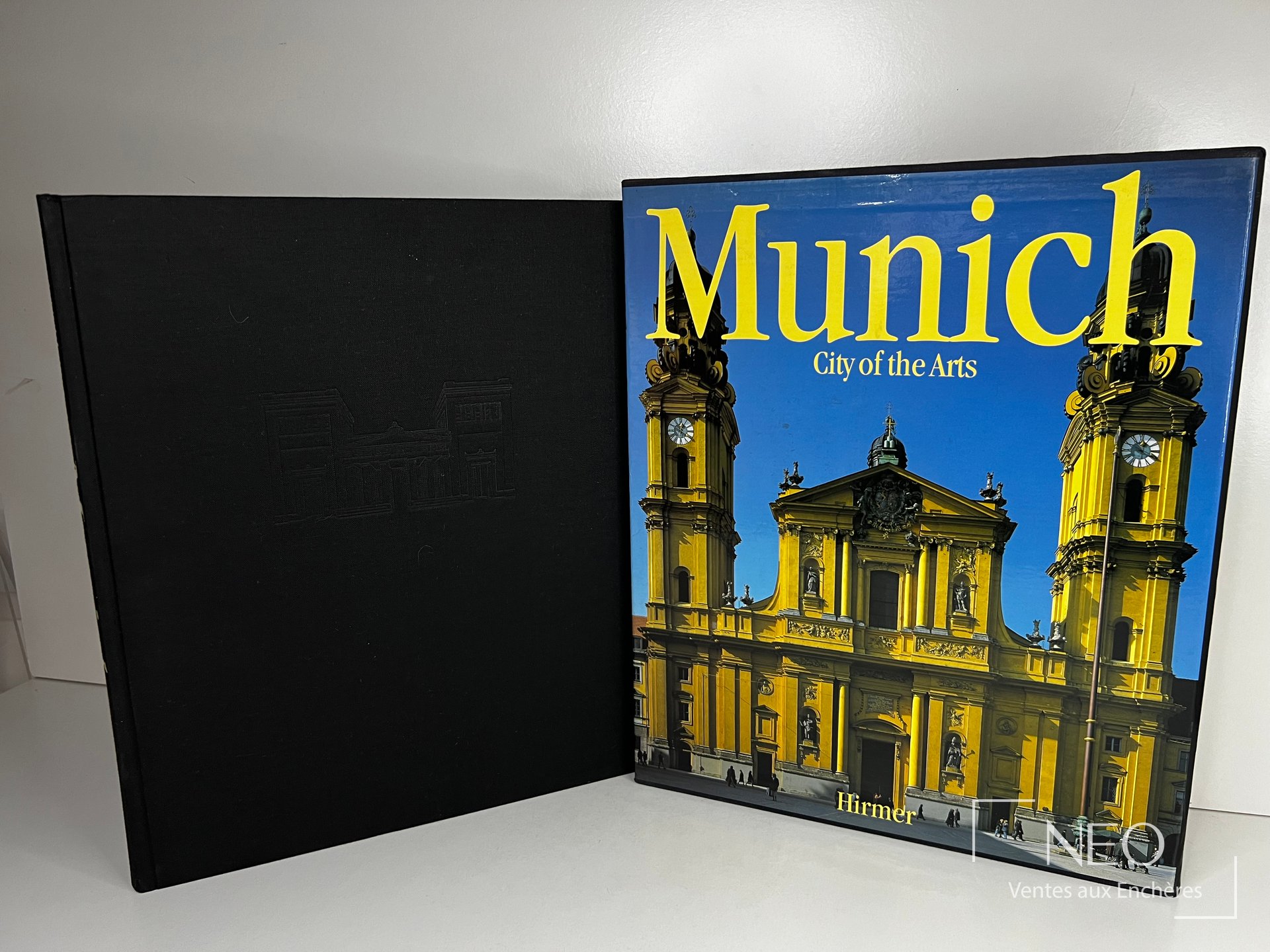 Livre illustré Munich City of the Arts avec coffret noir et couverture colorée