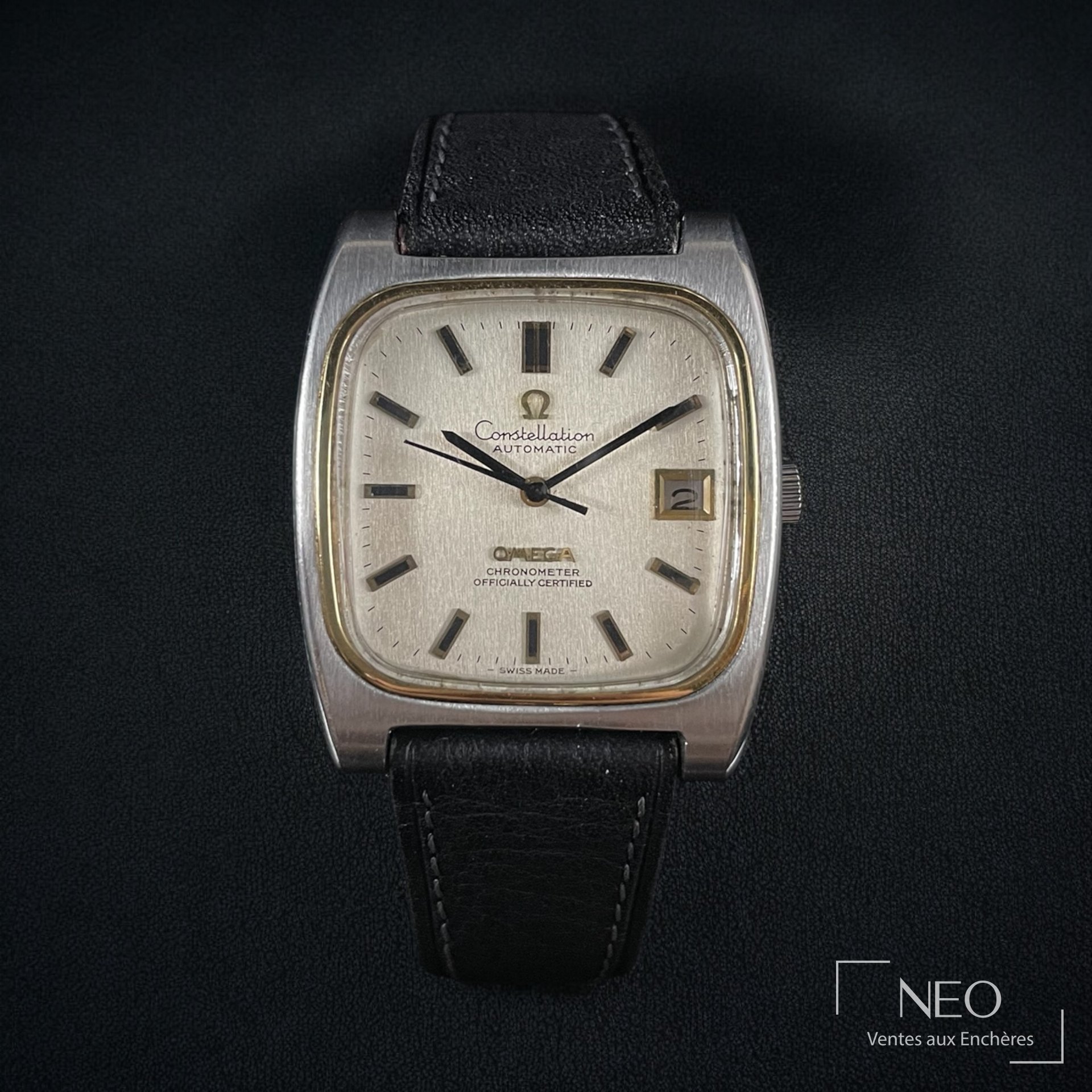 Montre Omega Constellation Square au cadran argenté brossé avec date à 3 heures