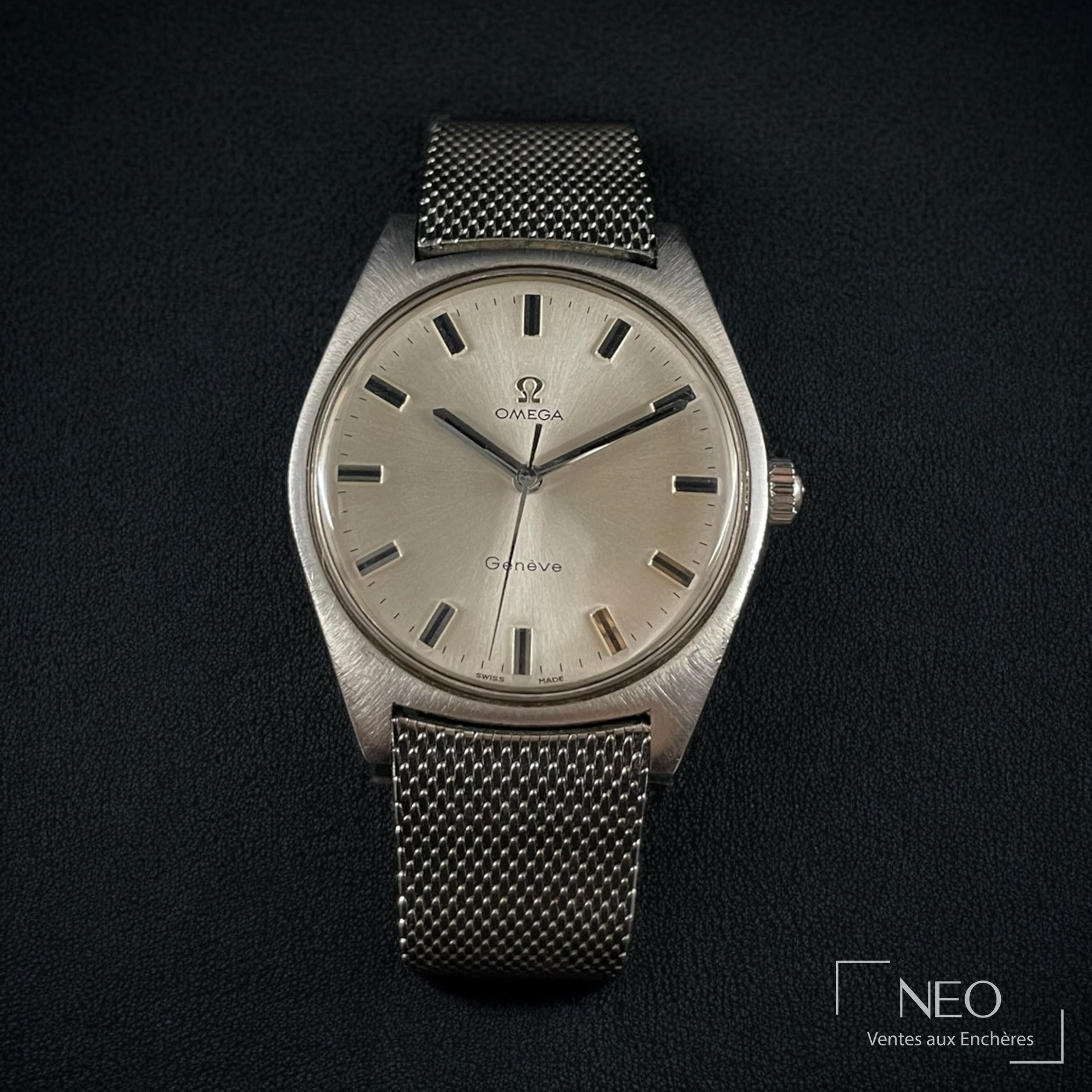 Montre Omega Genève en acier avec cadran argenté et bracelet maille milanaise