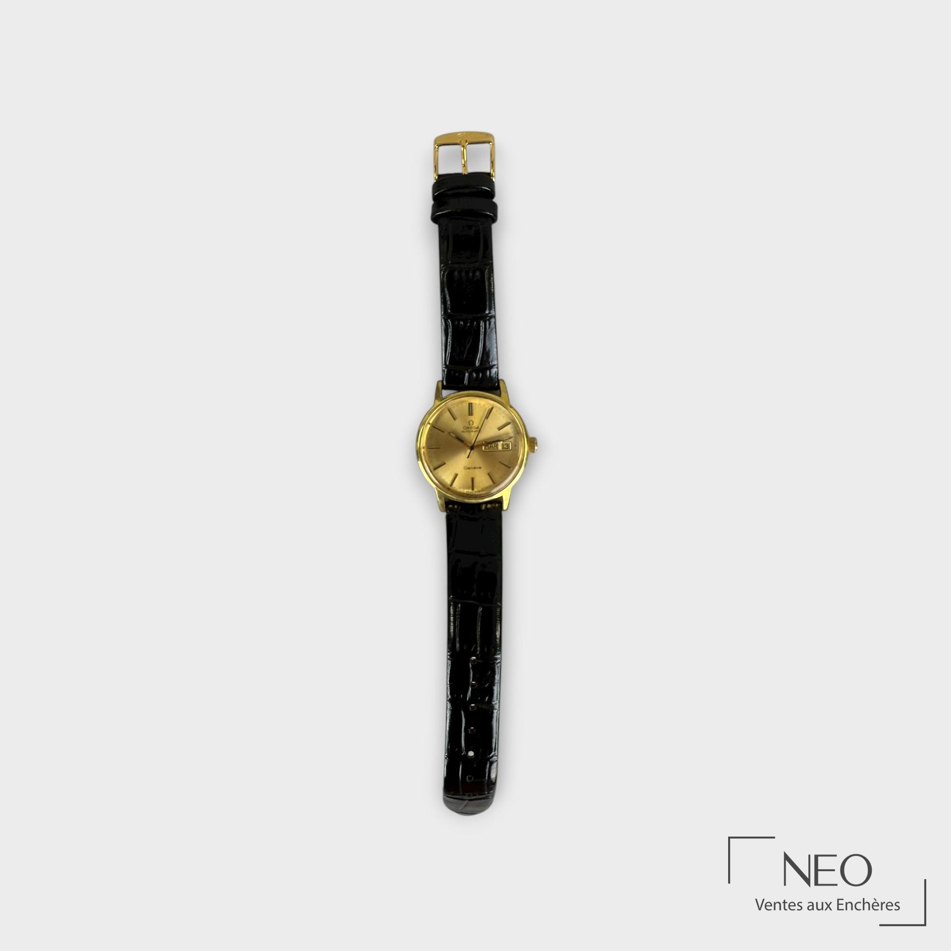 Montre bracelet Omega Genève à cadran doré et bracelet cuir noir