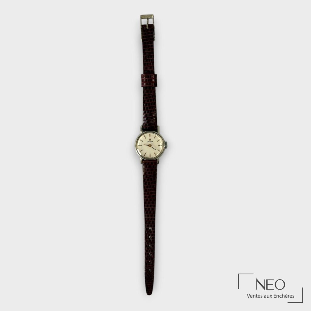 Montre bracelet Omega ronde sur bracelet cuir