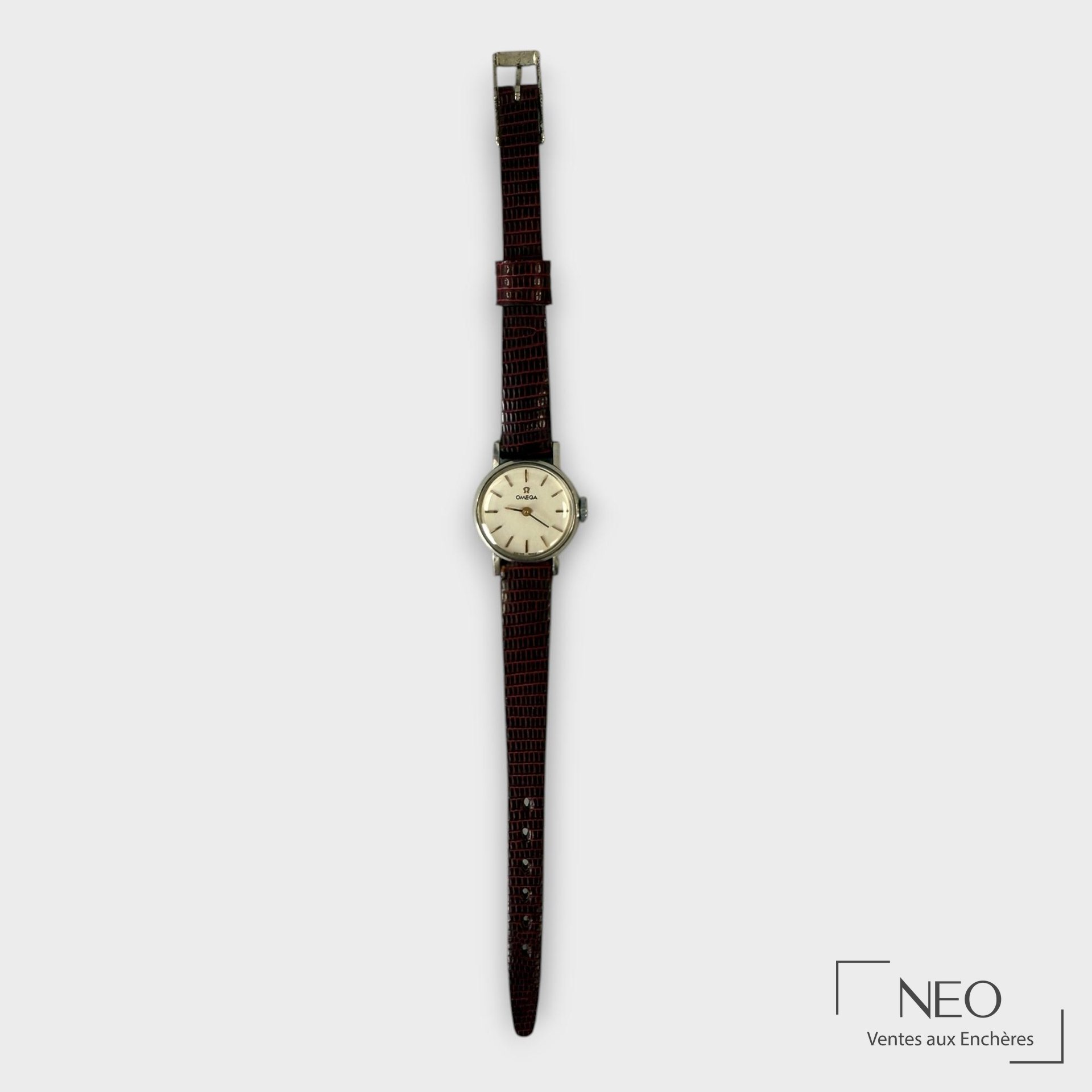Montre bracelet Omega ronde sur bracelet cuir
