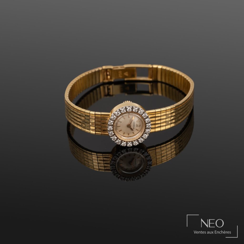 Montre bracelet OMEGA en or jaune sertie de diamants