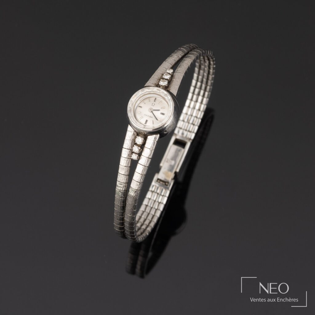 Montre bracelet OMEGA en or gris