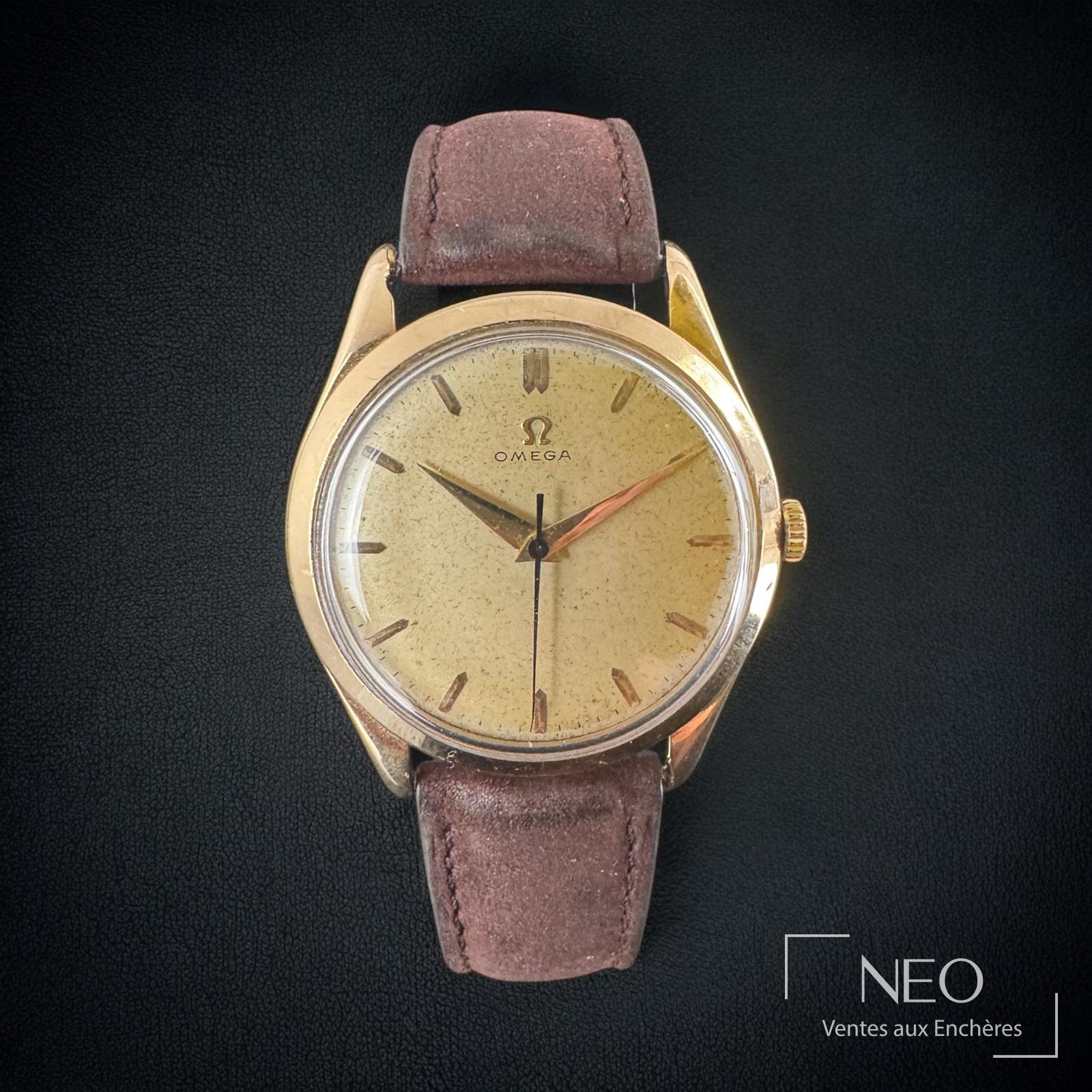 Montre OMEGA en or jaune avec cadran patiné et bracelet en cuir marron