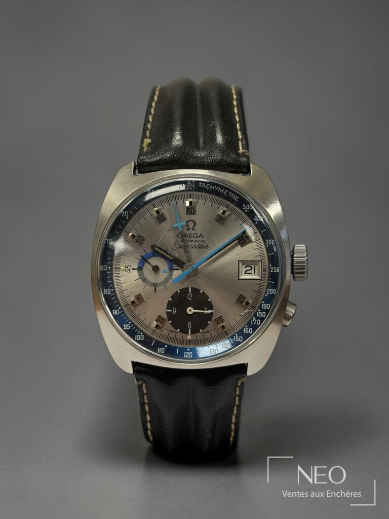 OMEGA Seamaster chronographe au cadran argenté et rehaut bleu