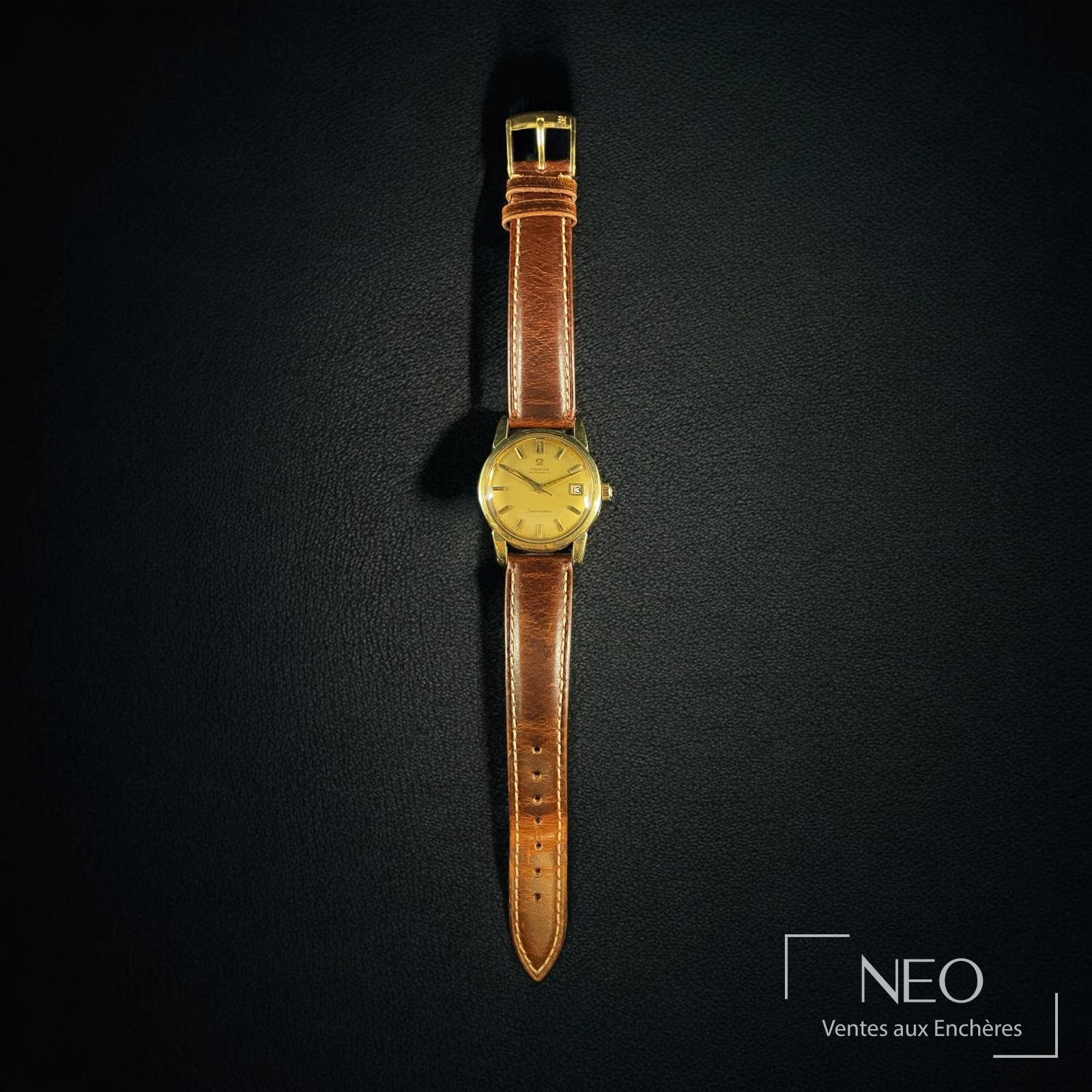 Montre Omega Seamaster plaquée or sur bracelet cuir marron