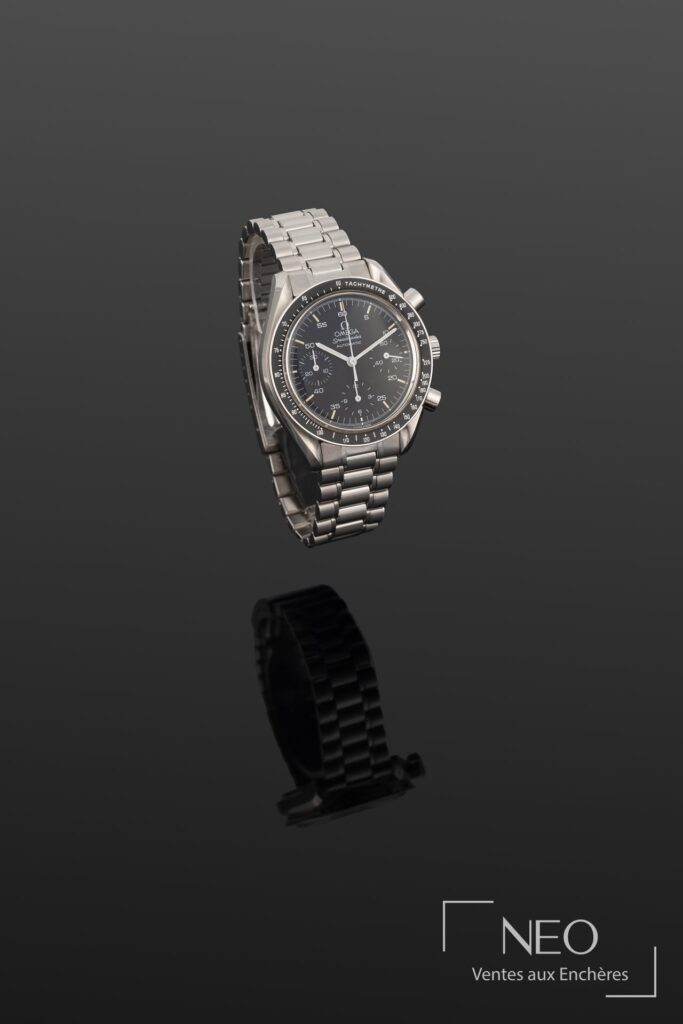 Montre OMEGA Speedmaster Reduced en acier avec cadran noir et bracelet acier