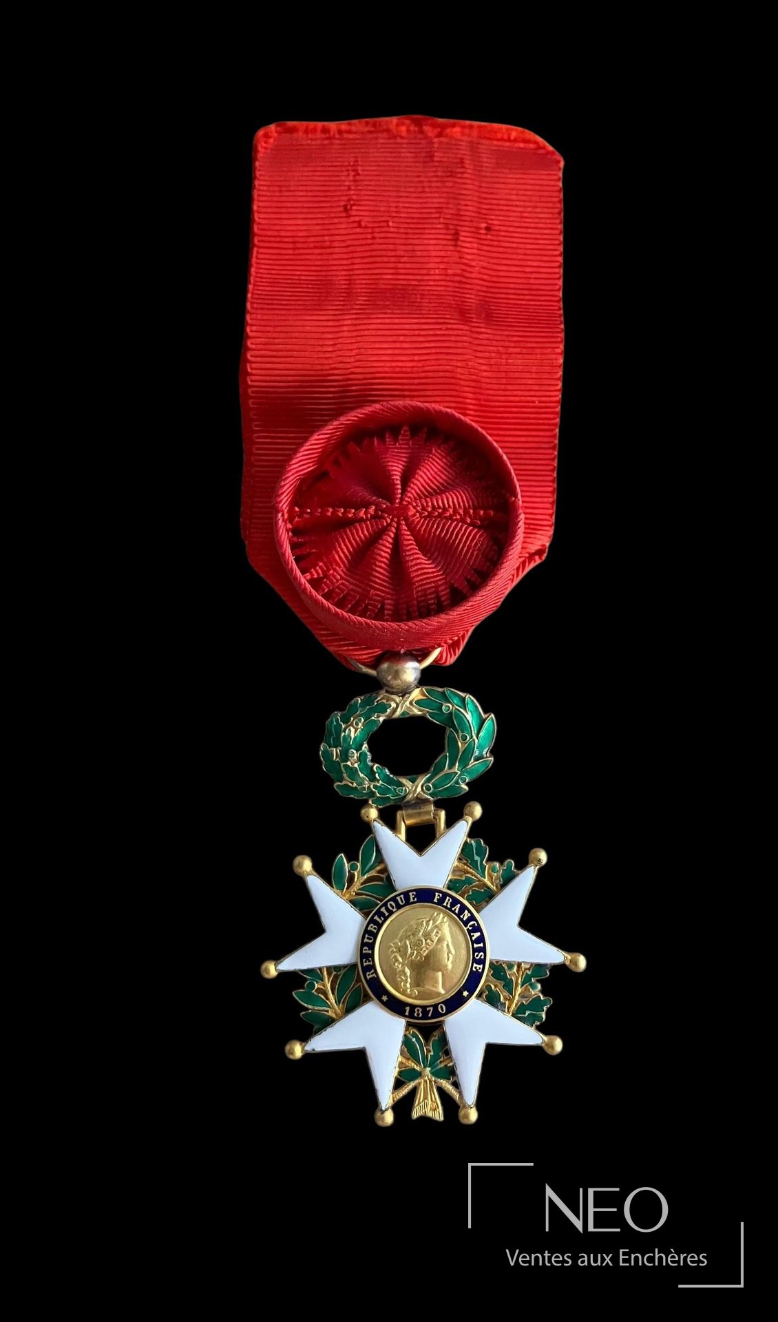 Décoration de la Légion d'honneur en émail avec ruban rouge