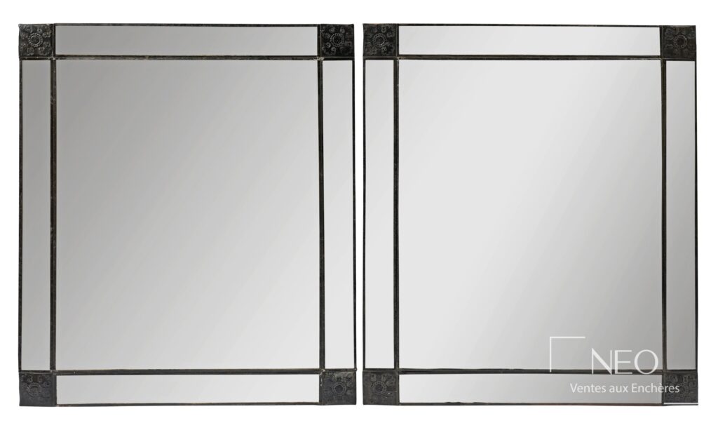 Paire de miroirs à parclose en tôle laquée noire