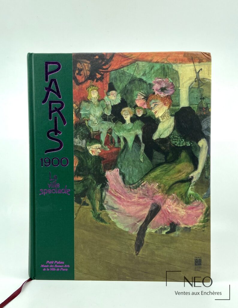 Couverture du catalogue Paris 1900 La ville spectacle avec illustration de scène de cabaret.