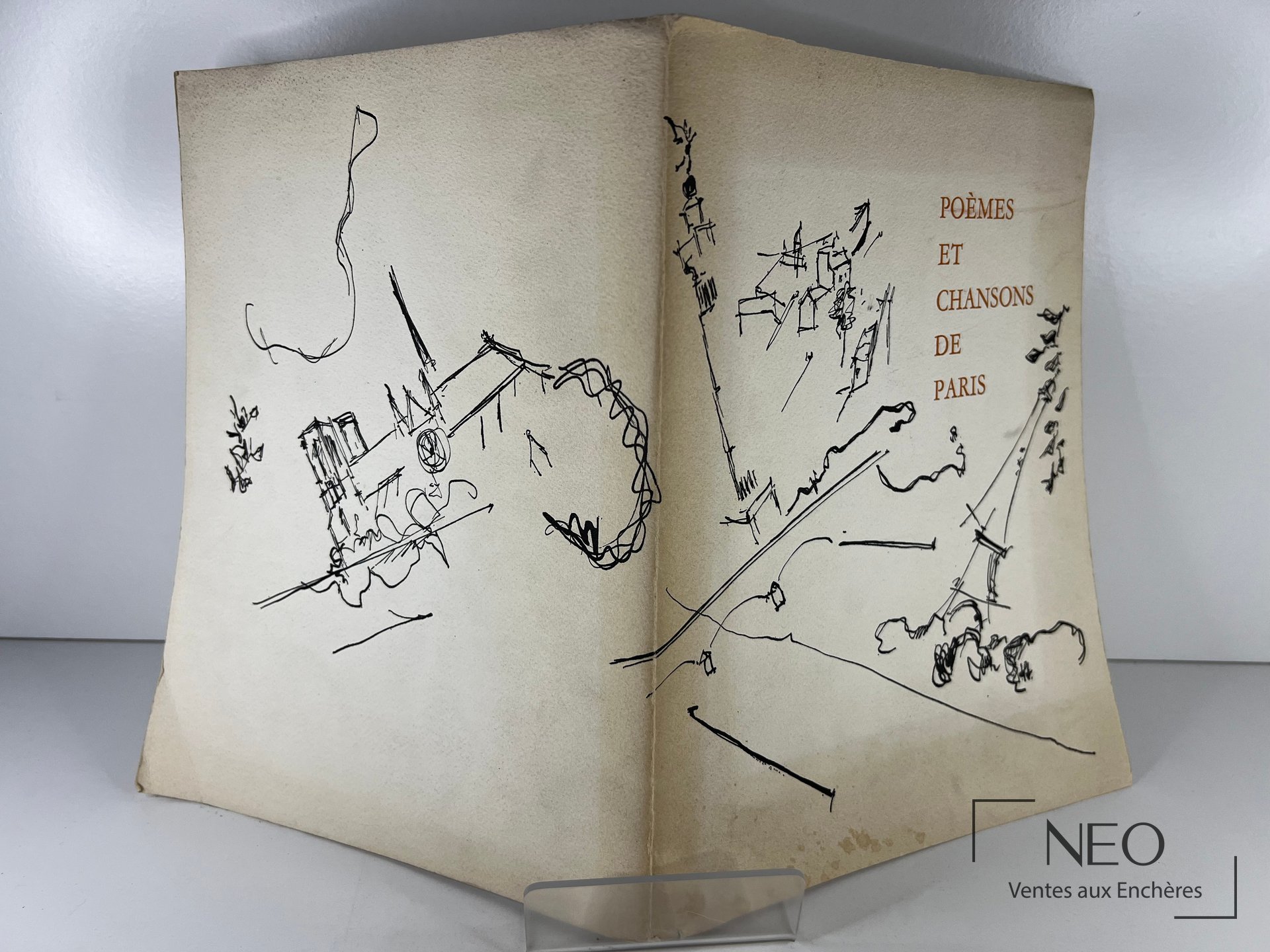Ouverture du livret avec la couverture illustrée et le titre Poèmes et chansons de Paris
