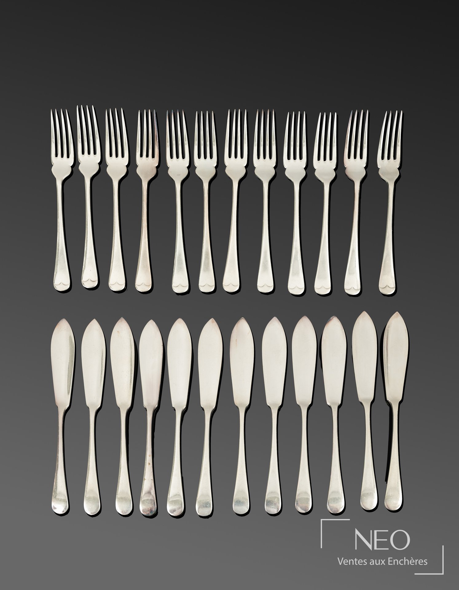 Partie de ménagère en argent composée de fourchettes et couteaux à poisson