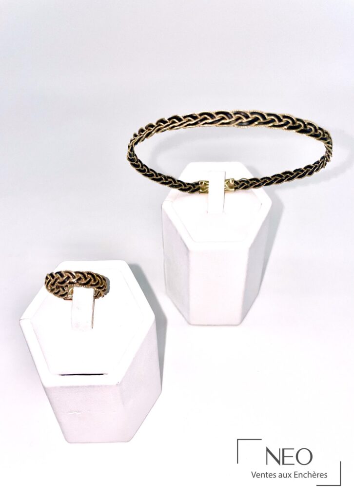 Parure avec bague et bracelet en cuir marron et métal doré