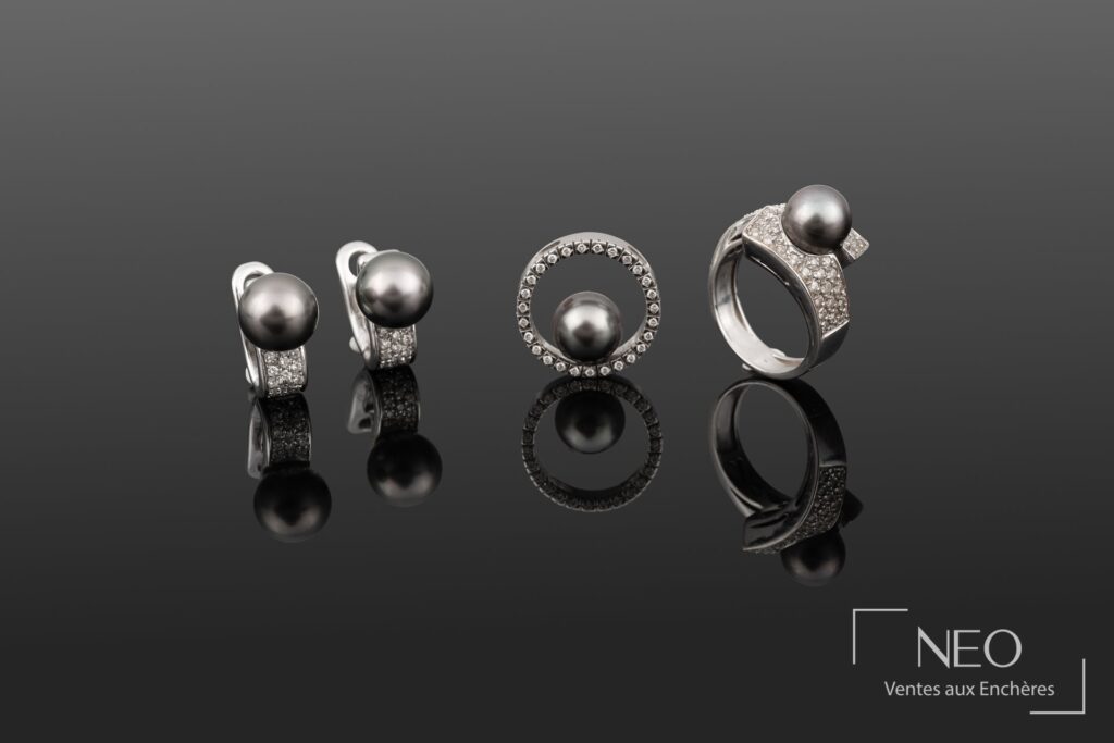 Parure en or blanc avec bague