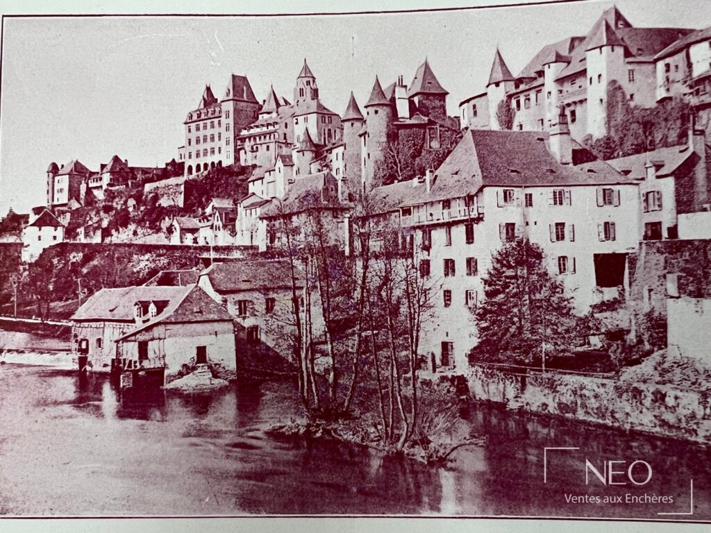 Couverture de Au fil de la route de Paul Carrère avec titre imprimé en violet.