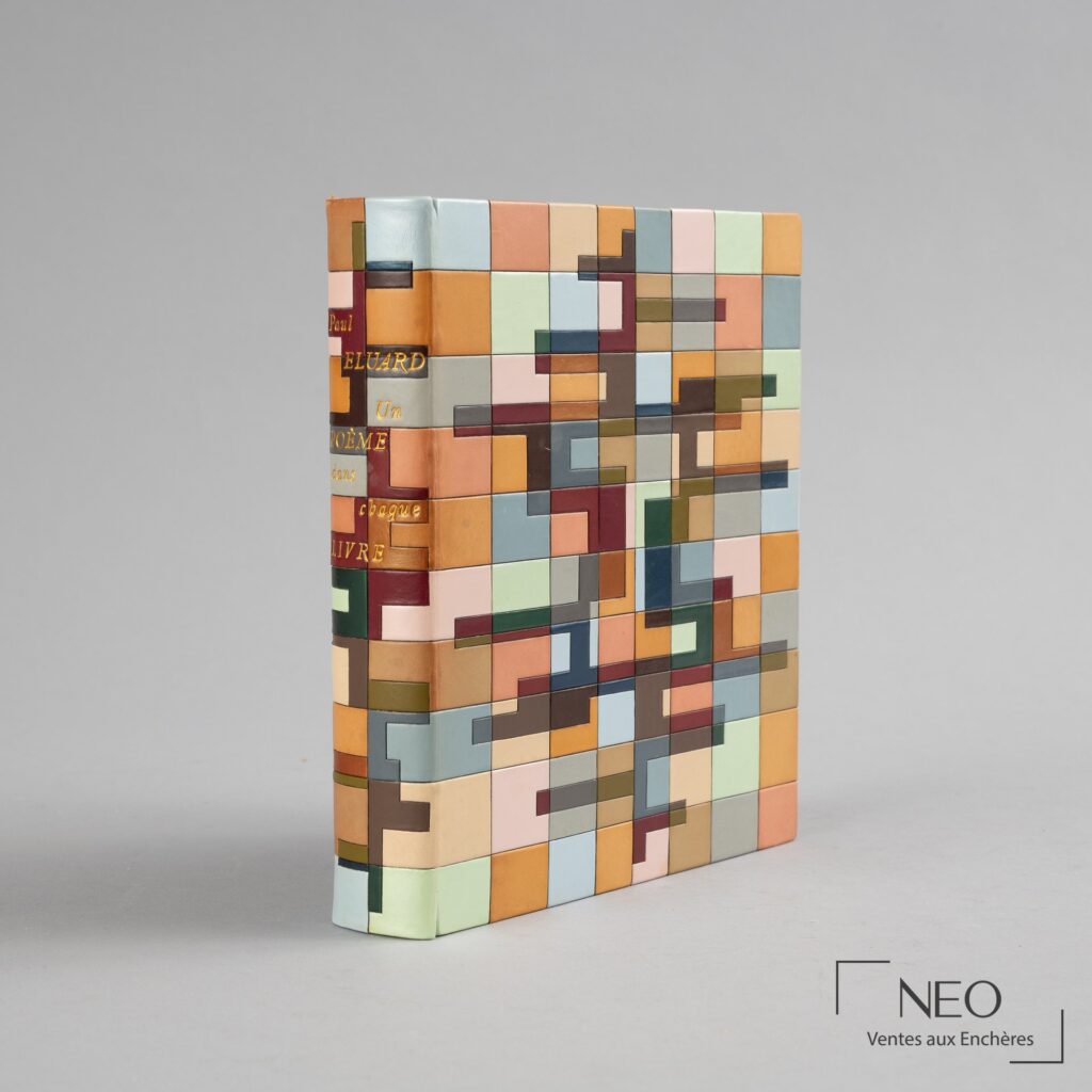 Couverture mosaïquée multicolore du livre Un poème dans chaque livre de Paul Éluard