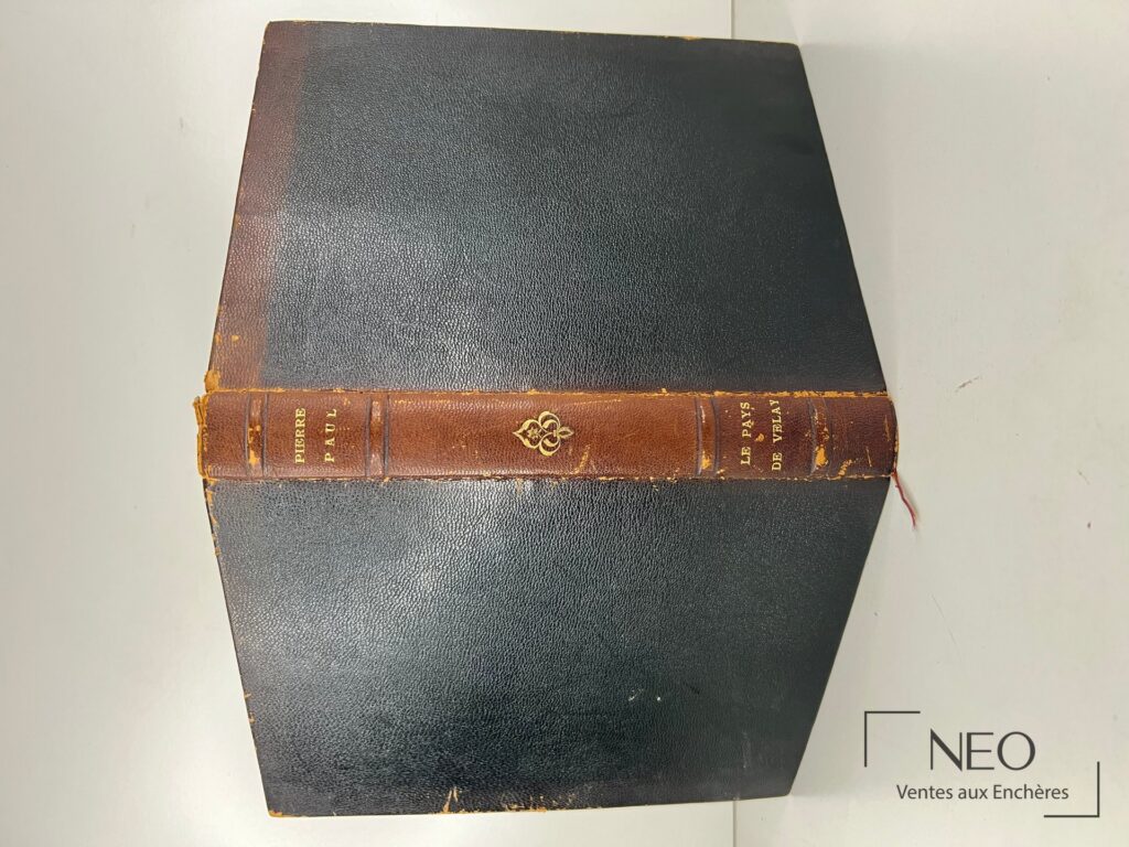 Livre relié en plein chagrin noir