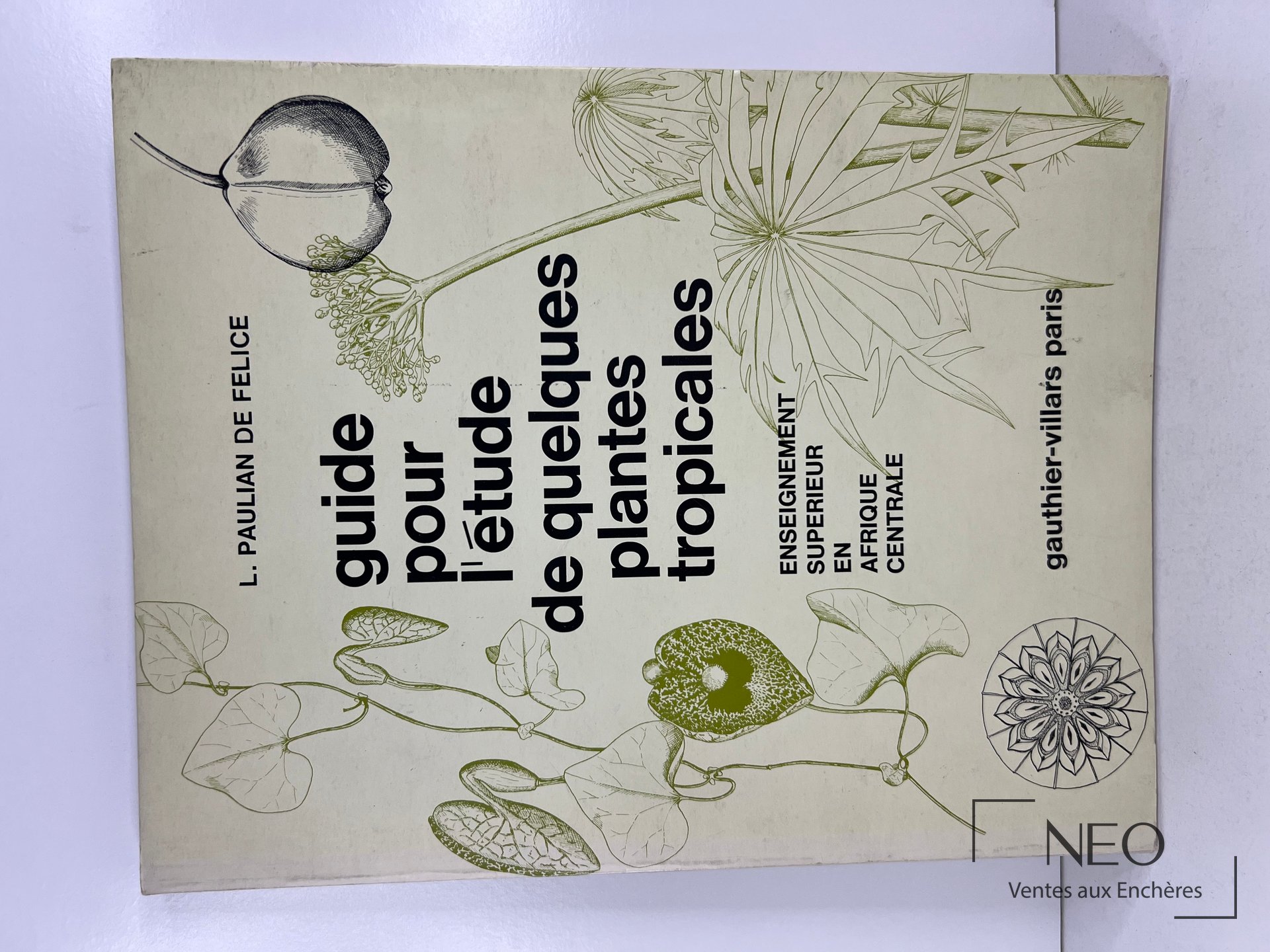 Couverture d’un guide botanique illustré de plantes tropicales