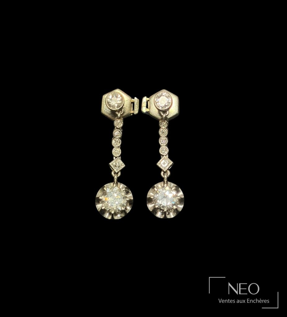 Paire de pendants d’oreilles en diamants