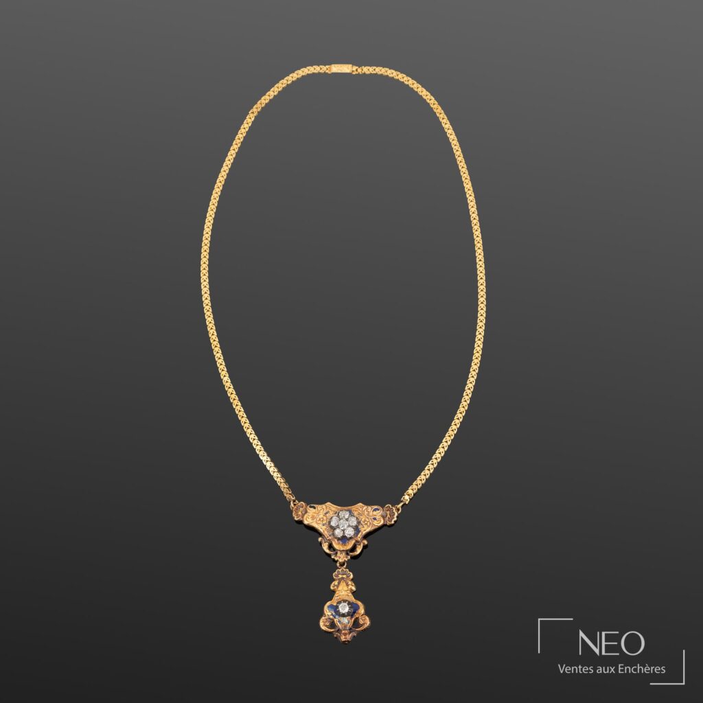 Pendentif à pendeloque en or jaune avec chaîne