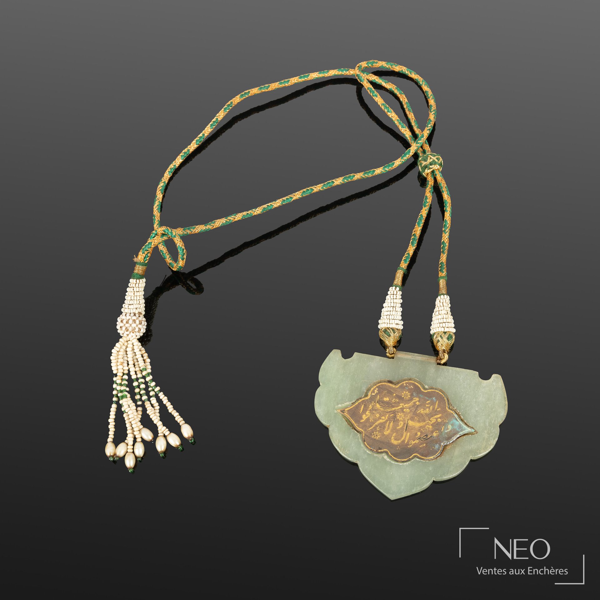 Pendentif-amulette en jade néphrite, travail indo-persan