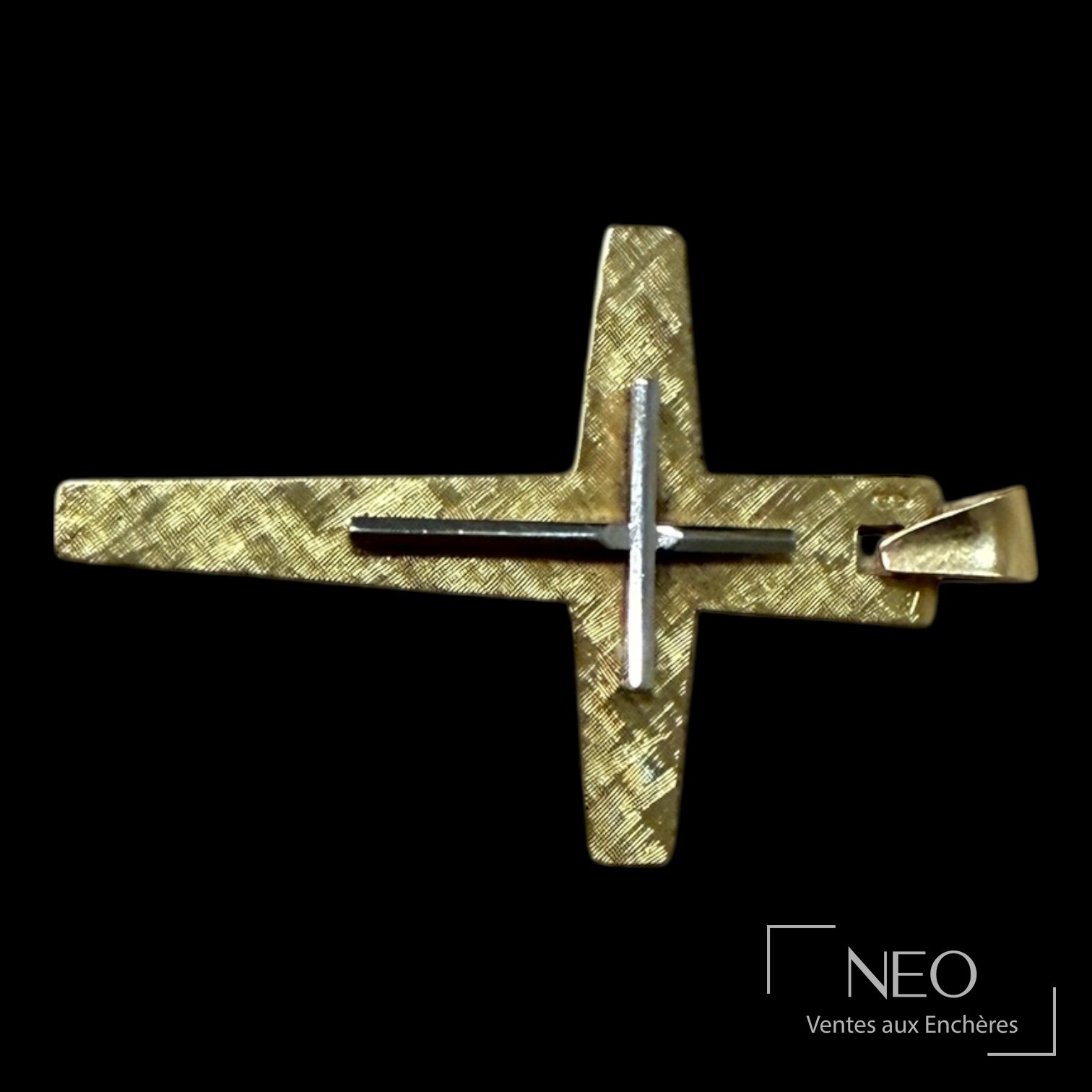 Pendentif croix latine en ors jaune et gris