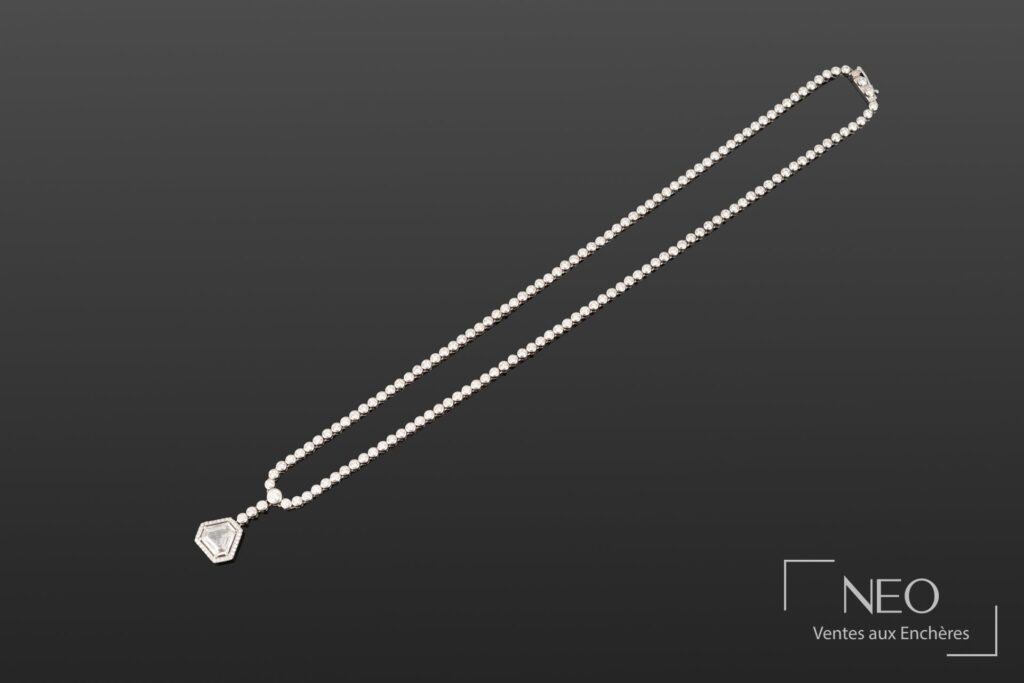 Pendentif en diamant sur chaîne de brillants