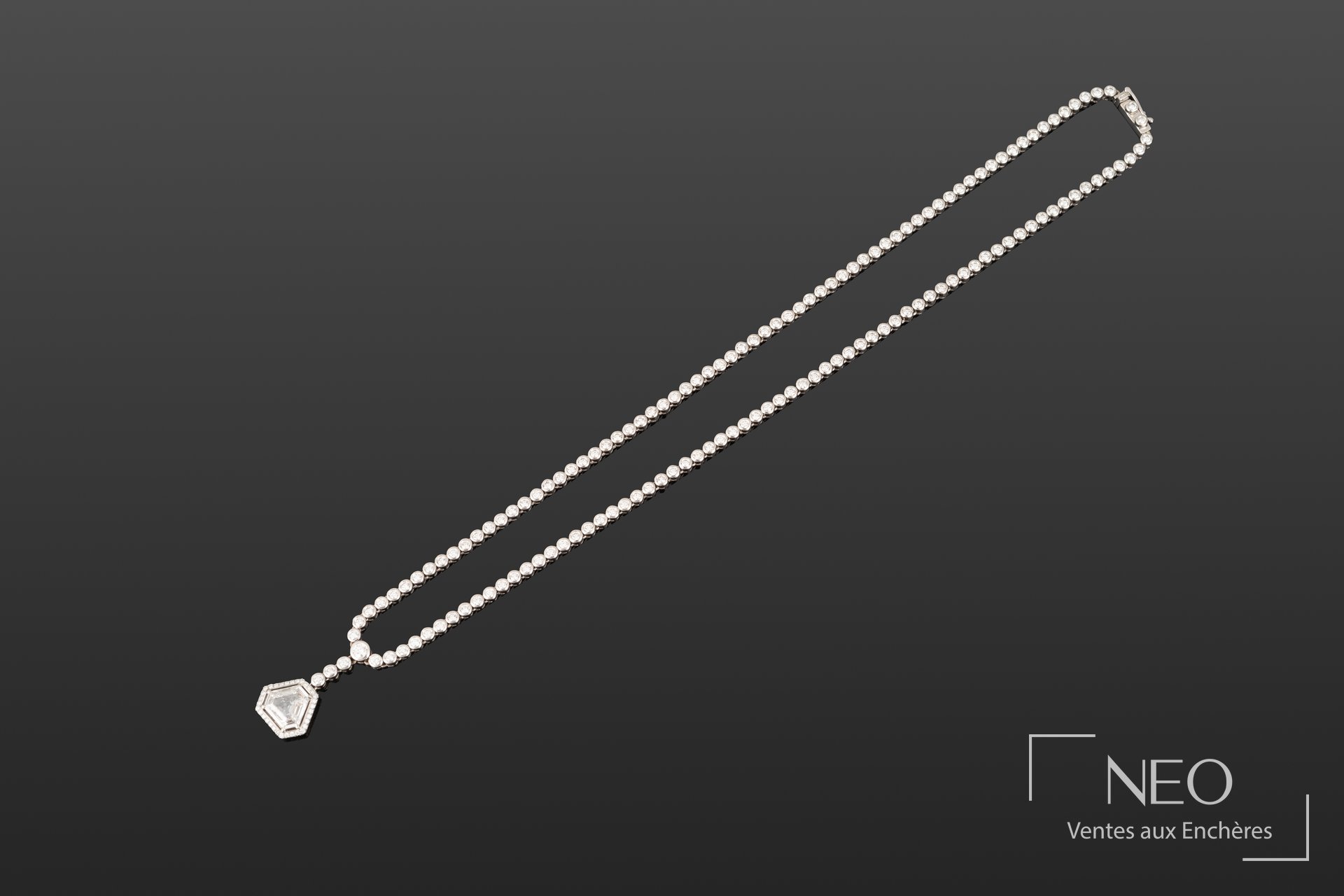 Pendentif en diamant sur chaîne de brillants
