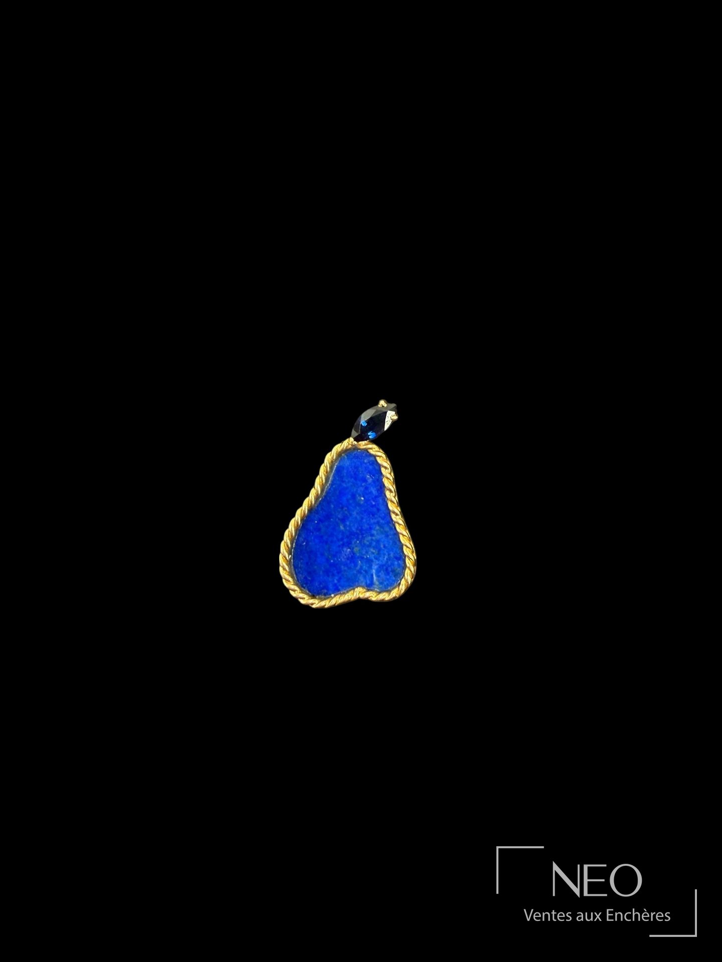 Pendentif poire en lapis-lazuli monté d’or avec saphir noir en pointe