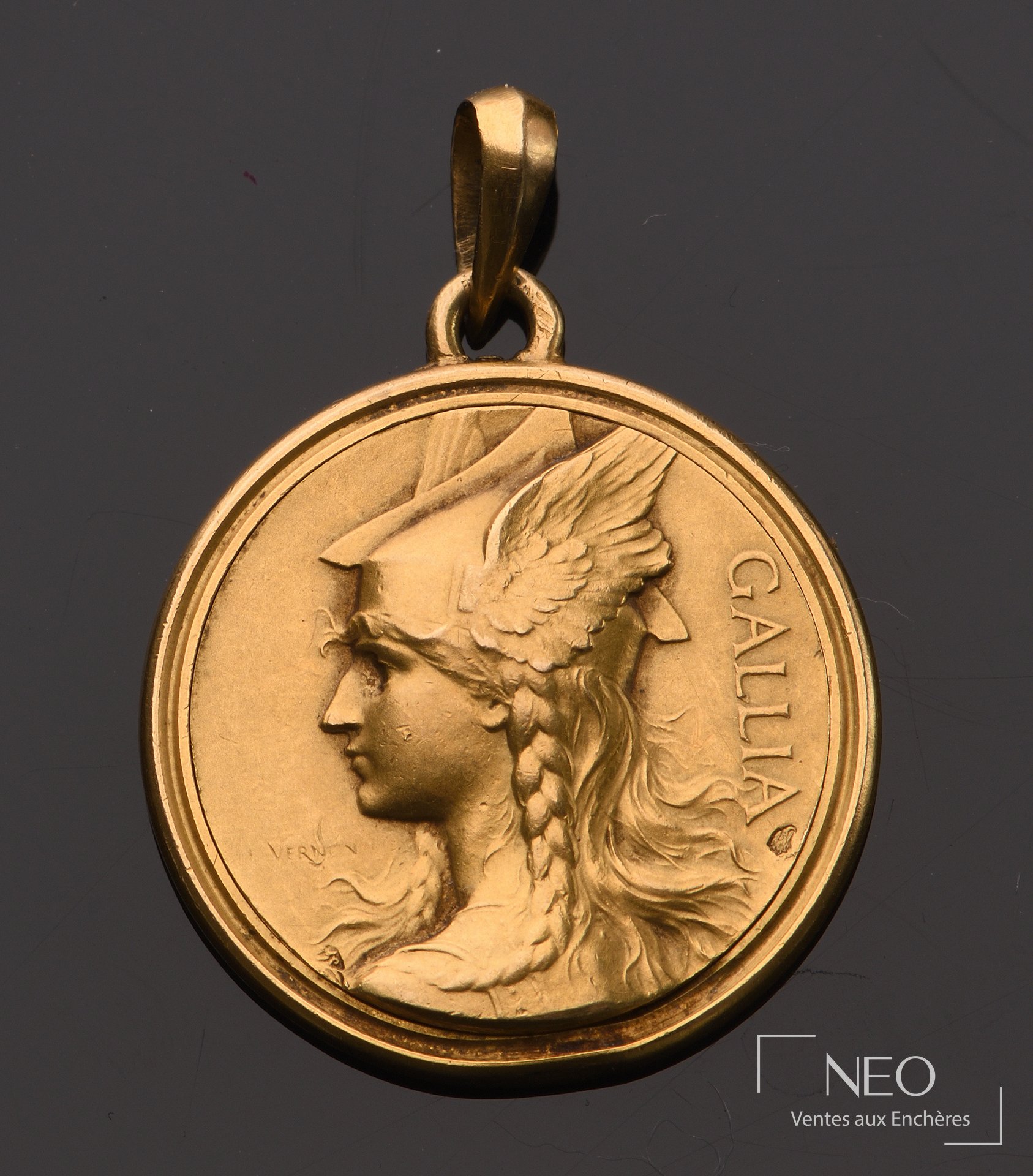 Médaille GALLIA en or jaune 18 carats