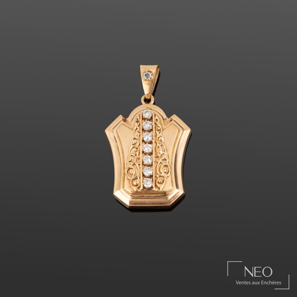 Pendentif porte-photo en or jaune avec rangée centrale de diamants