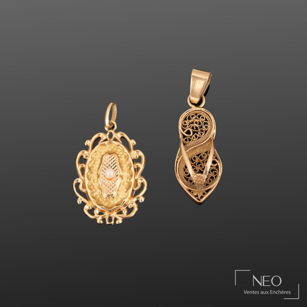 Deux pendentifs en or jaune 18K