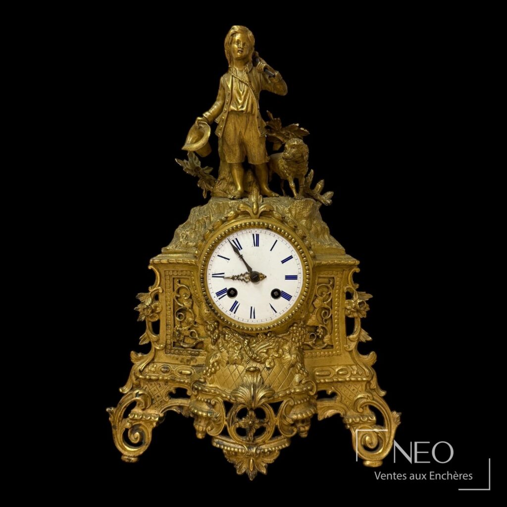 Pendule au berger en bronze doré avec cadran émaillé blanc et décor de berger
