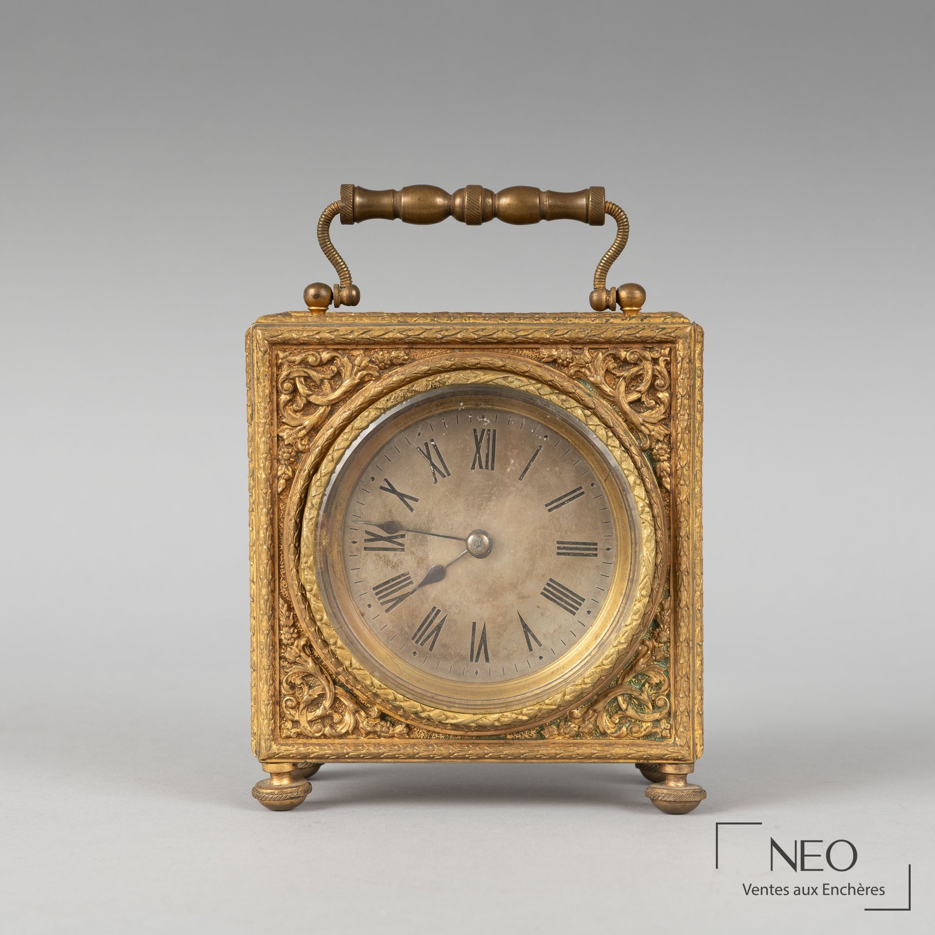 Ensemble de deux pendules de table en bronze doré