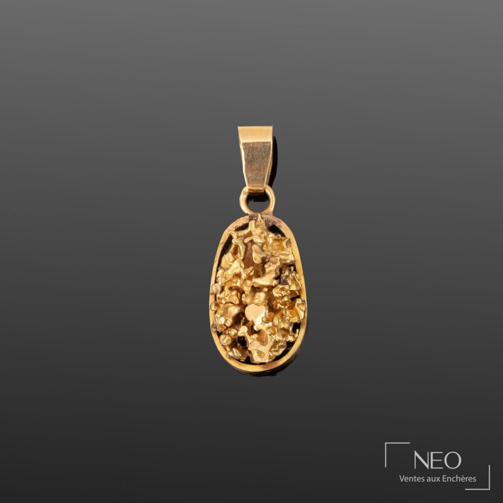 Pendentif en pépite d'or jaune monté sur bélière