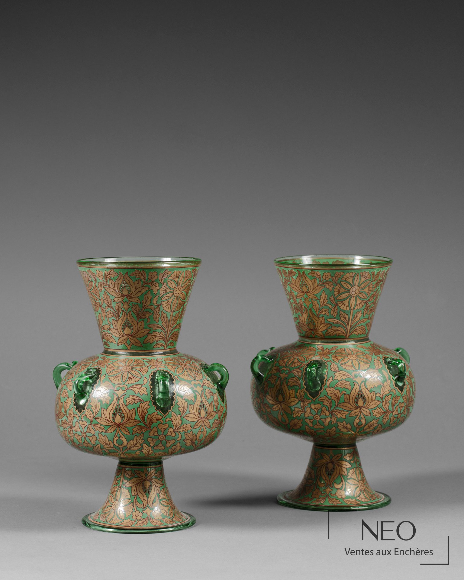 Attribué à Philippe Joseph Brocard, paire de lampes de mosquée dans le style mamelouk