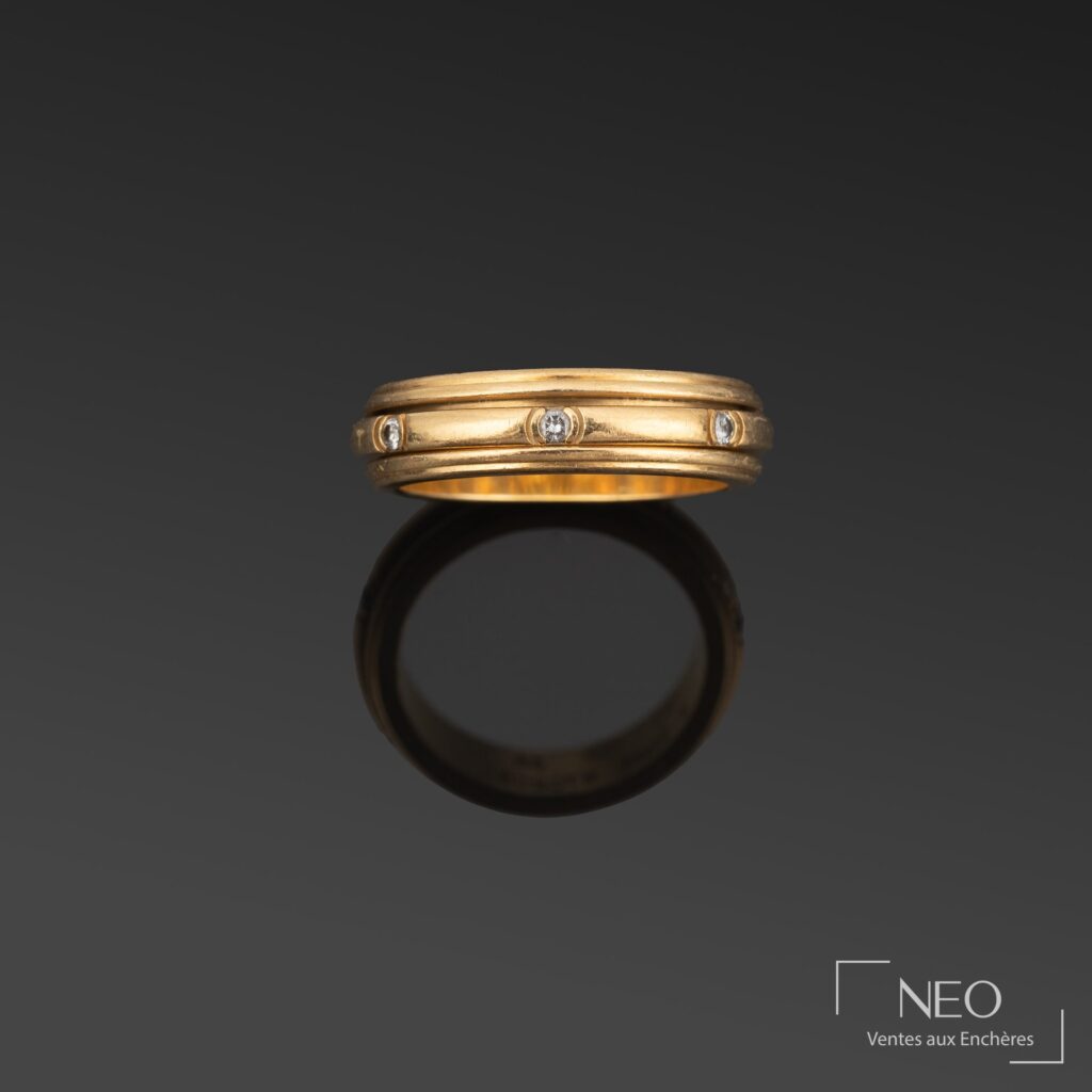 Alliance Piaget Possession en or jaune avec diamants visibles de face