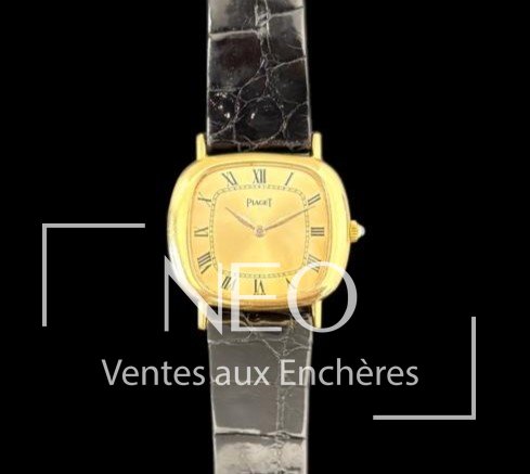 Montre Piaget en or jaune avec cadran beige et bracelet cuir noir