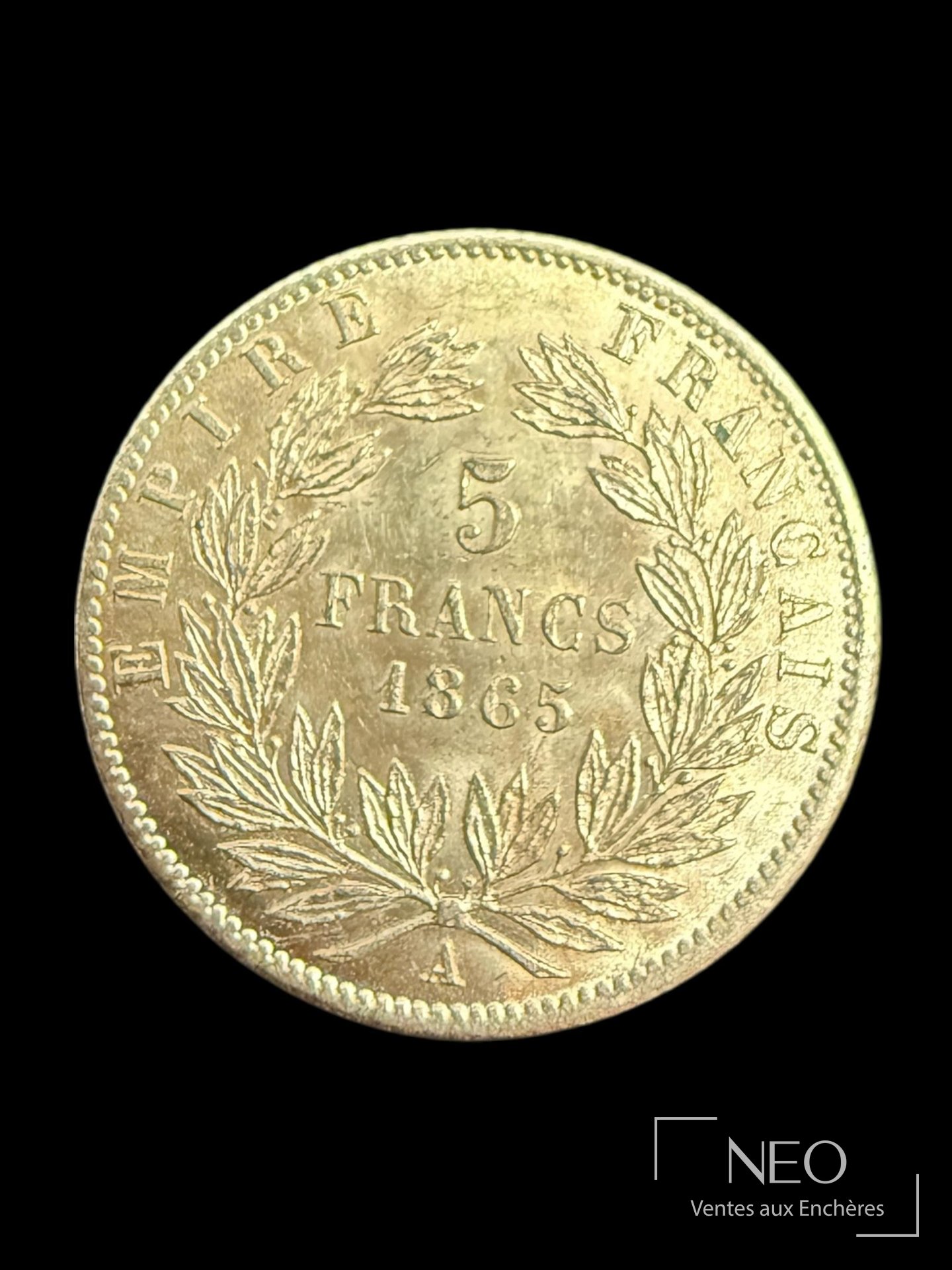 Face valeur d'une pièce de 5 francs or avec couronne de laurier et date 1865