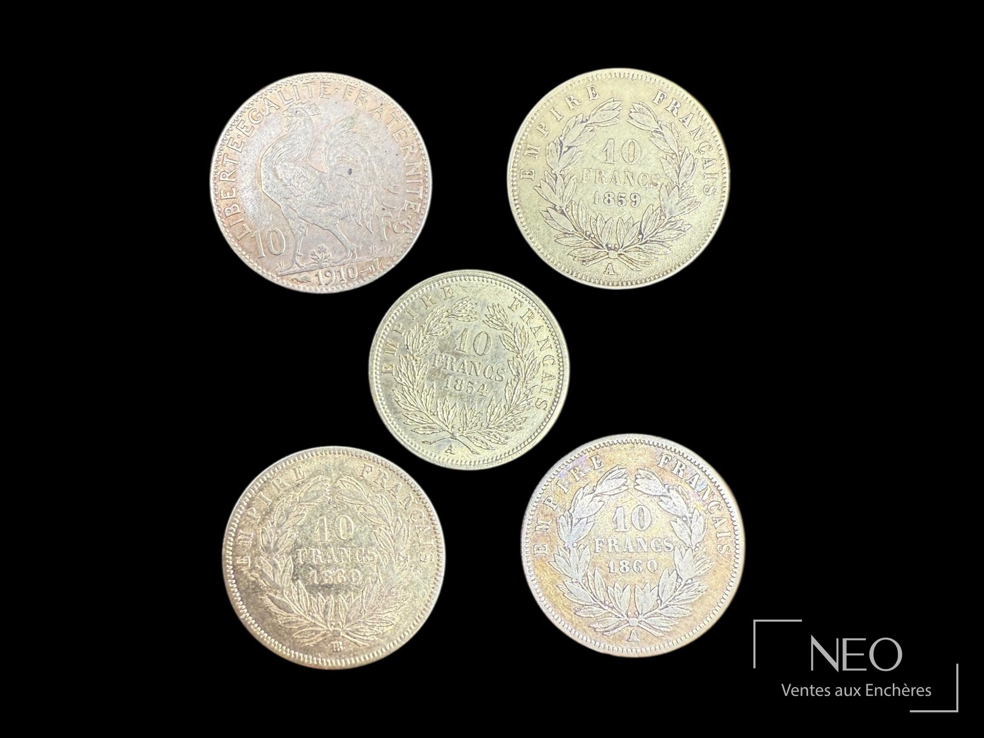 Cinq pièces de 10 francs vues de revers