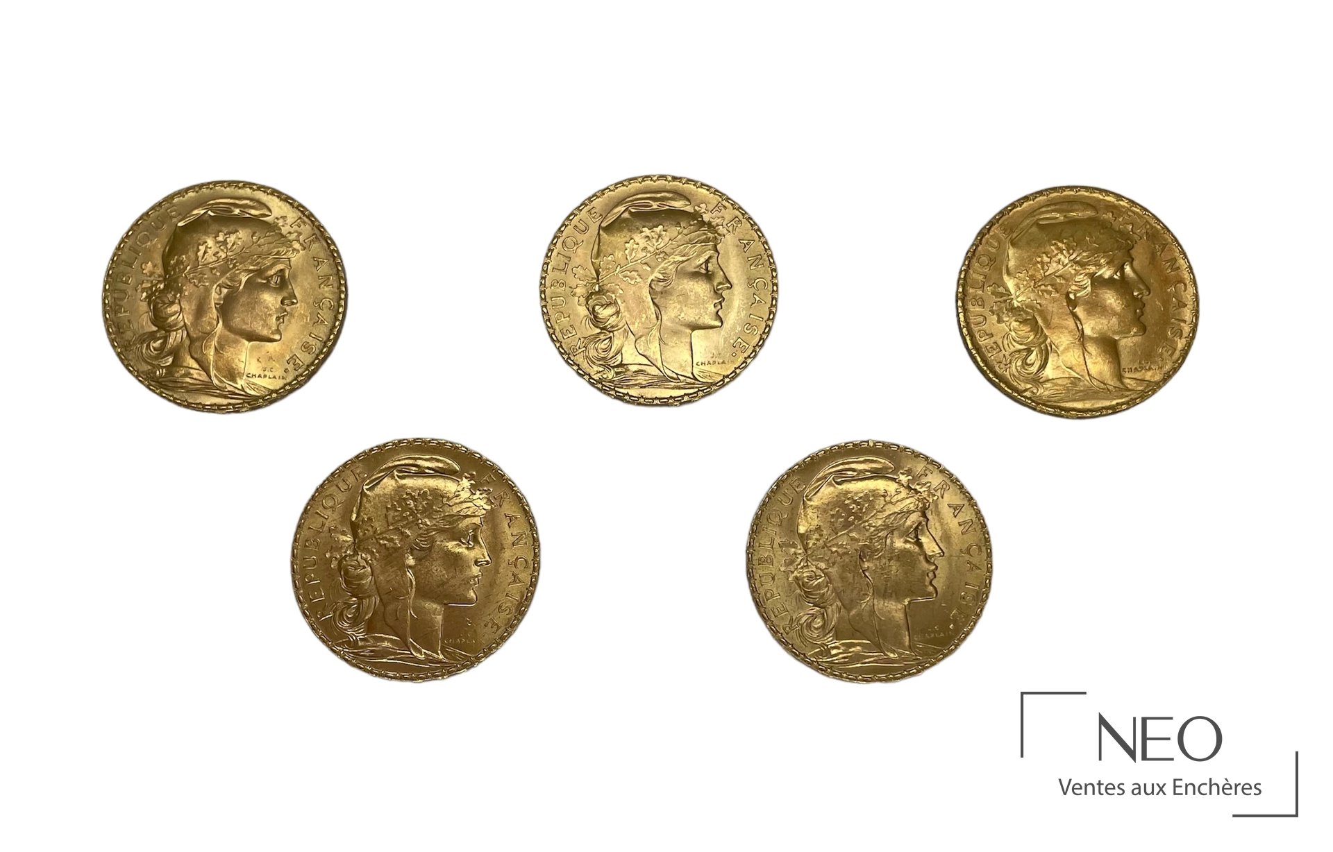 Cinq pièces de 20 francs or montrant l’avers avec Marianne de profil