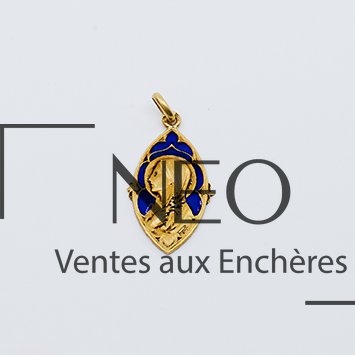 Pierly pendentif en or jaune 18 carats sur fond bleu émaillé