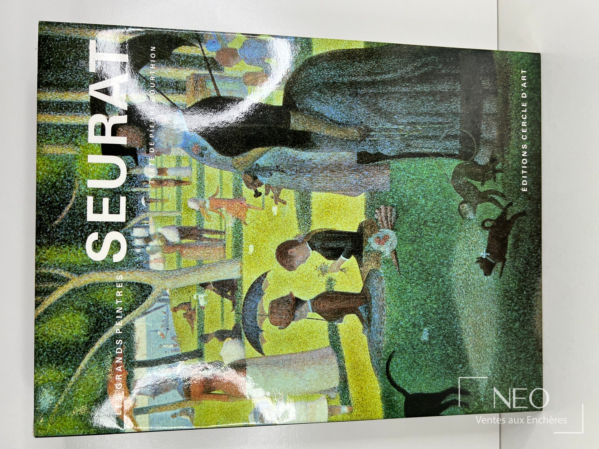 Couverture illustrée du livre Seurat de Pierre Courthion