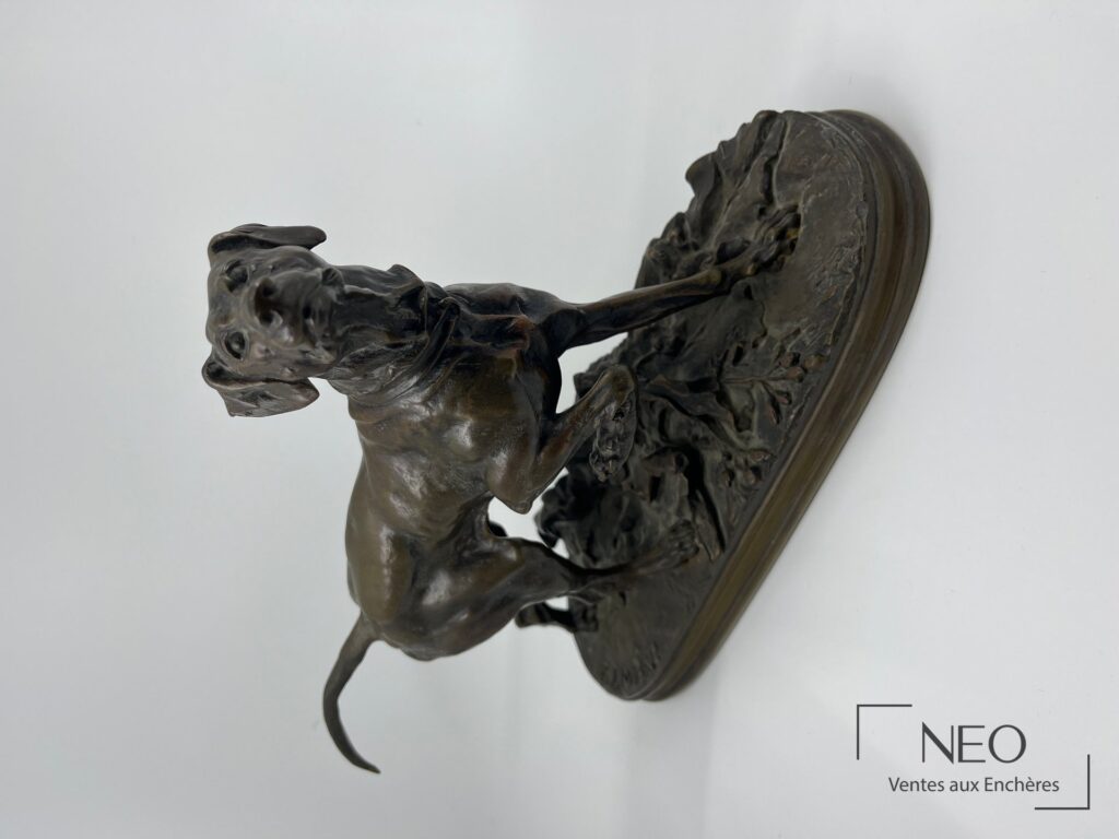 Braque en bronze à patine brune