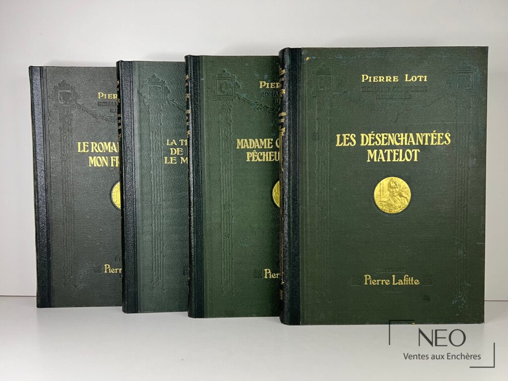 Quatre volumes de Pierre Loti reliés en percaline verte