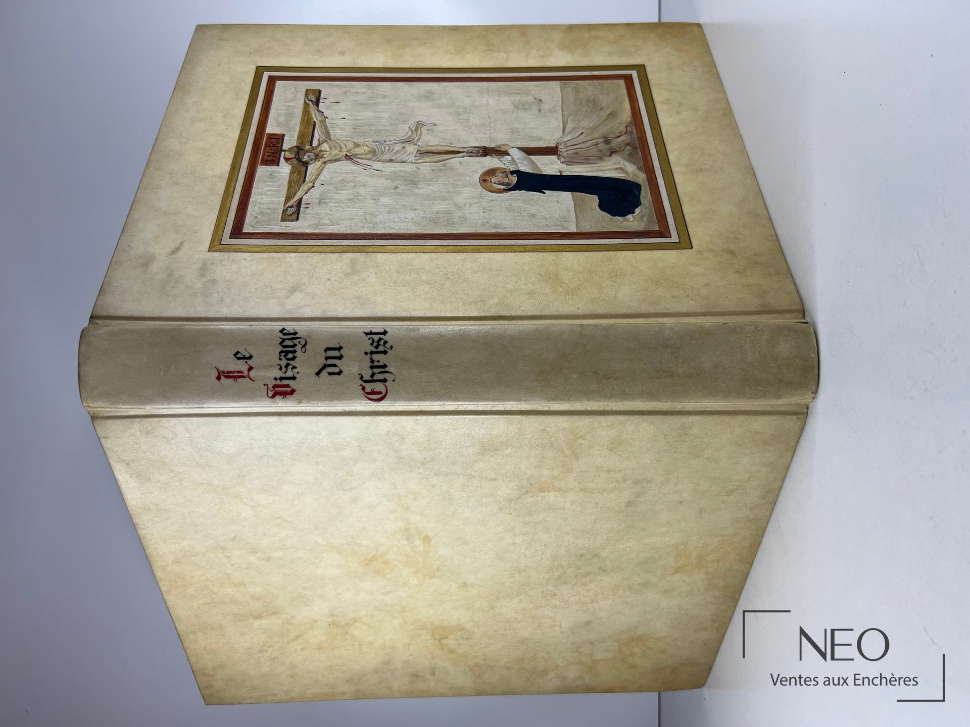 Couverture ouverte du livre Le Visage du Christ avec illustration religieuse