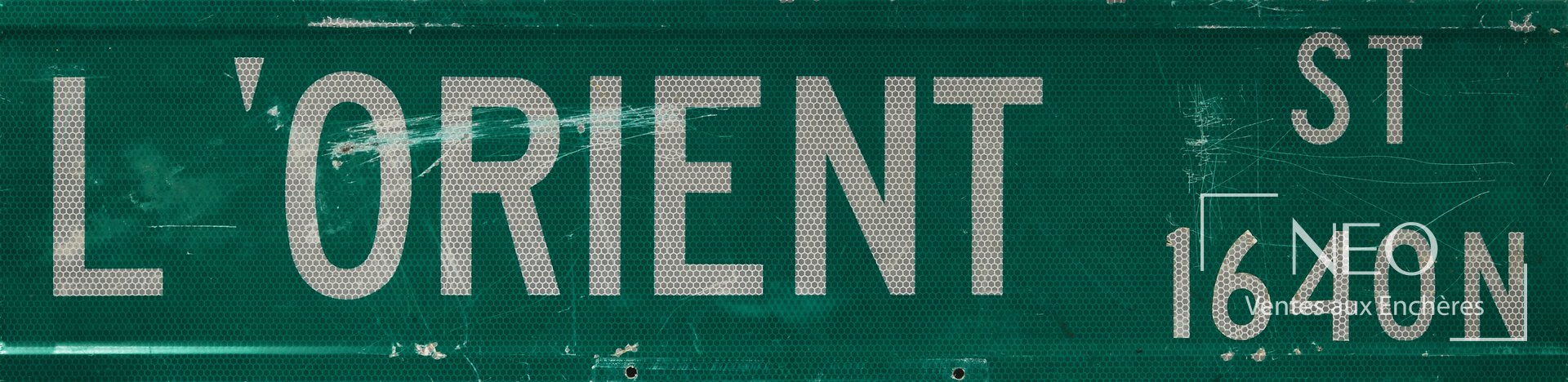 Plaque verte « L'ORIENT ST » en lettres blanches