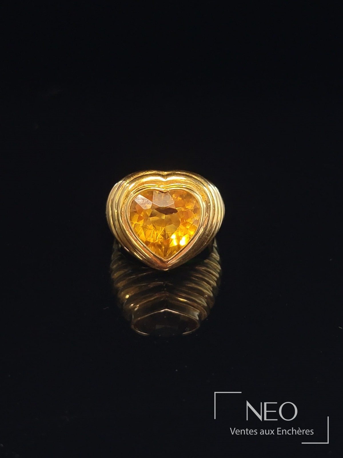 Poiray dans le goût, bague dôme en or jaune 18 carats et citrine cœur